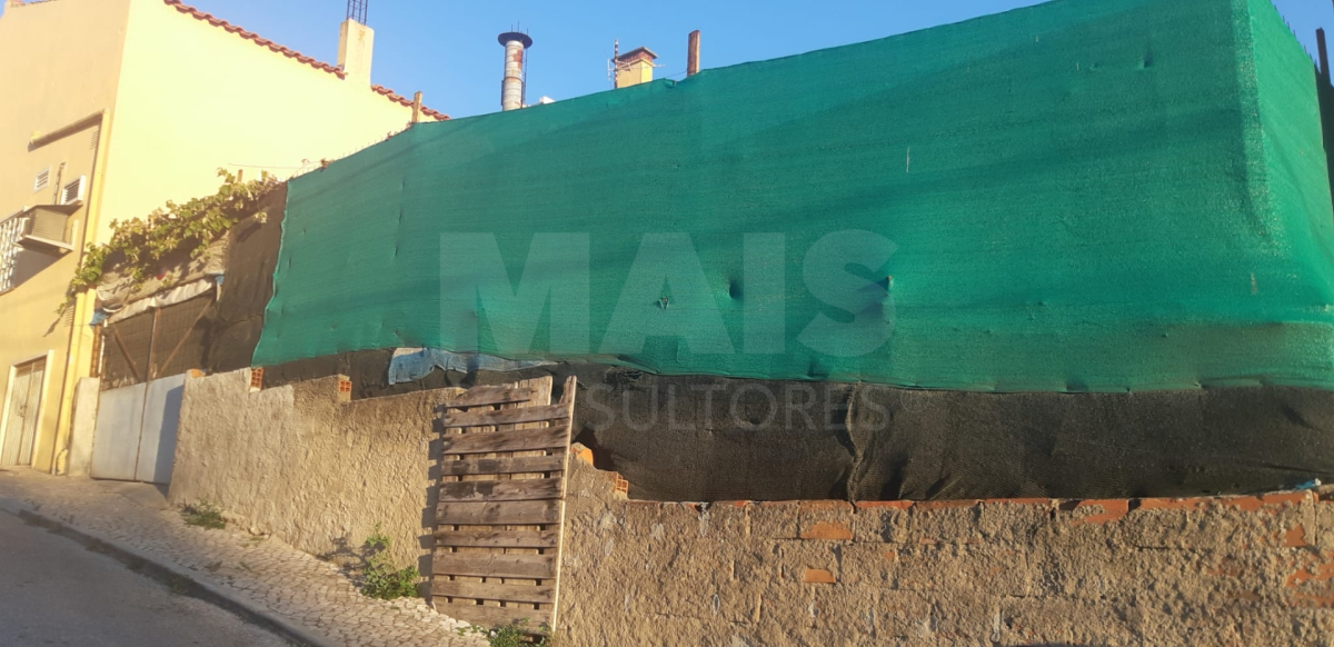Plot for housing construction in Unhos, Loures
